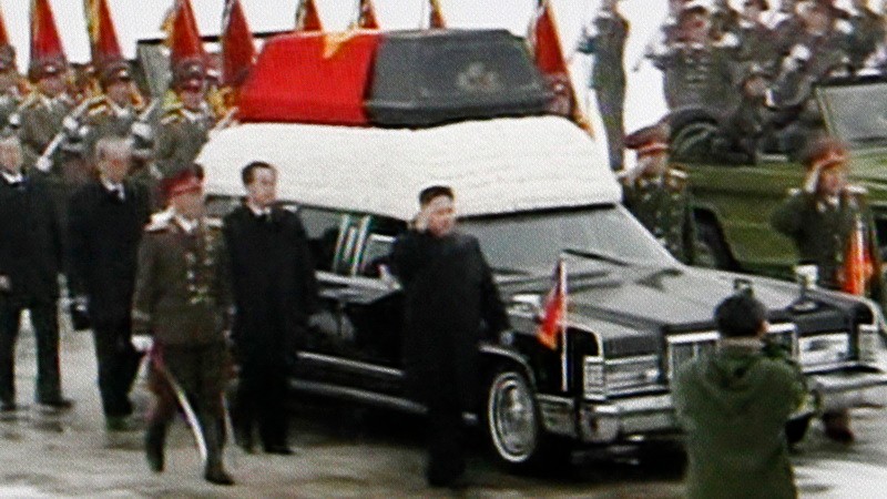 Severná Kórea_pohreb Kim Čong-ila_pohrebné auto